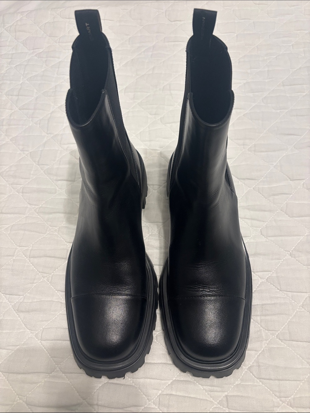 Stuart Weitzman Emerson Chelsea Boot 
Woman’s size 9.5